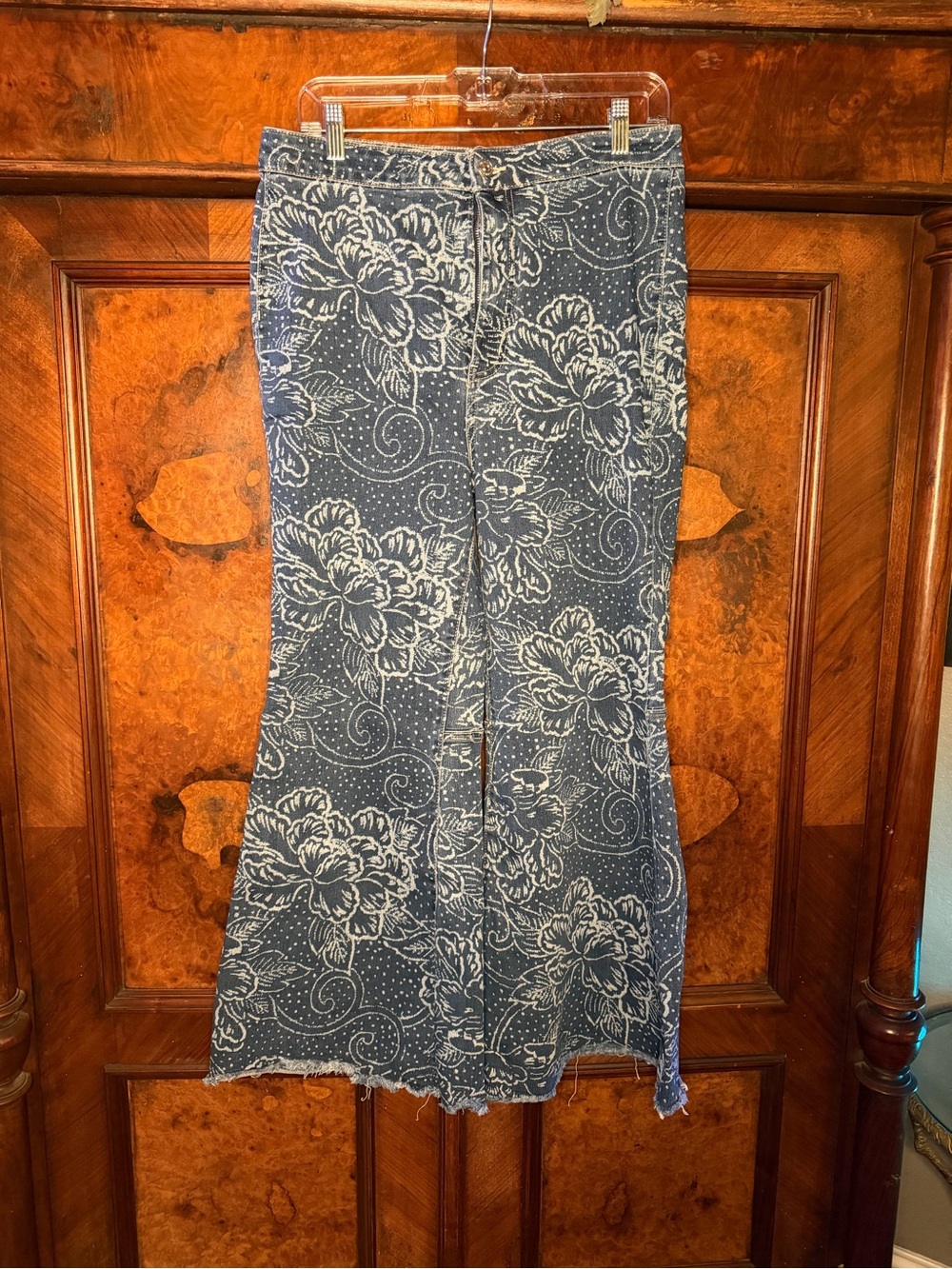 We The Free Free People Blue Floral Patterned Just Float On Flare Jeans Size 32